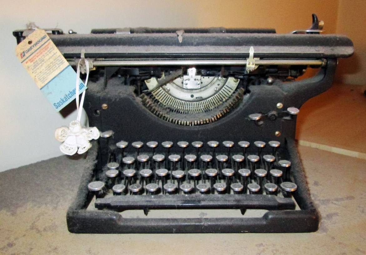 Old-Typewriter-1-0856C.jpg